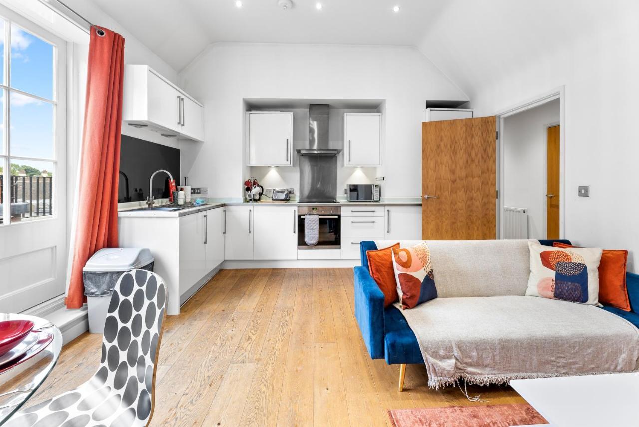 The Exquisite Gem Of Canterbury - Huge Balcony Appartamento Esterno foto